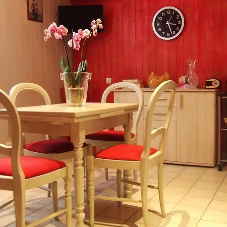 Les Orchidees 아파트